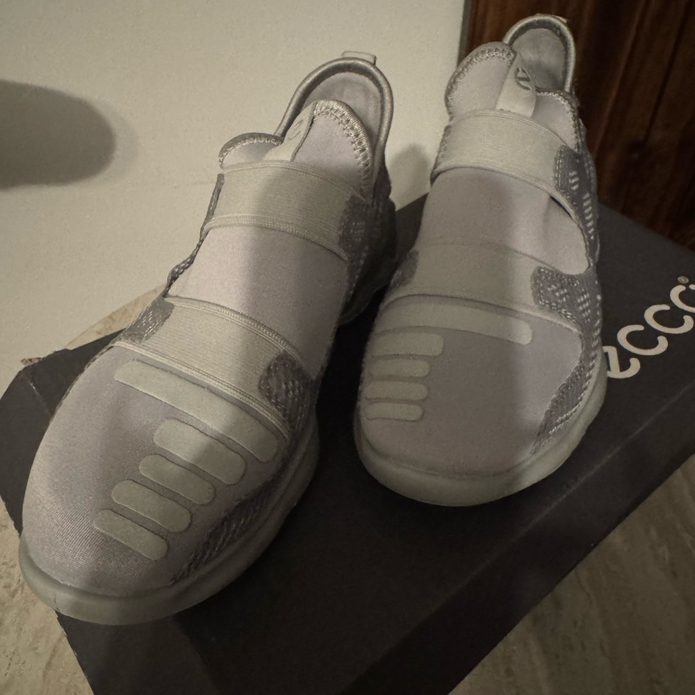 Ecco highly sought after Denmark brand boys size 35 (4-4.5) brand new in box
